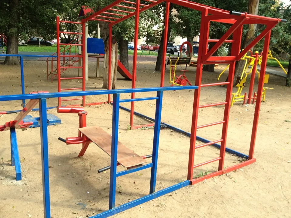 Bară de tracțiuni la Calisthenics Park at Скаковая улица, Москва – fotografia 1 din 10