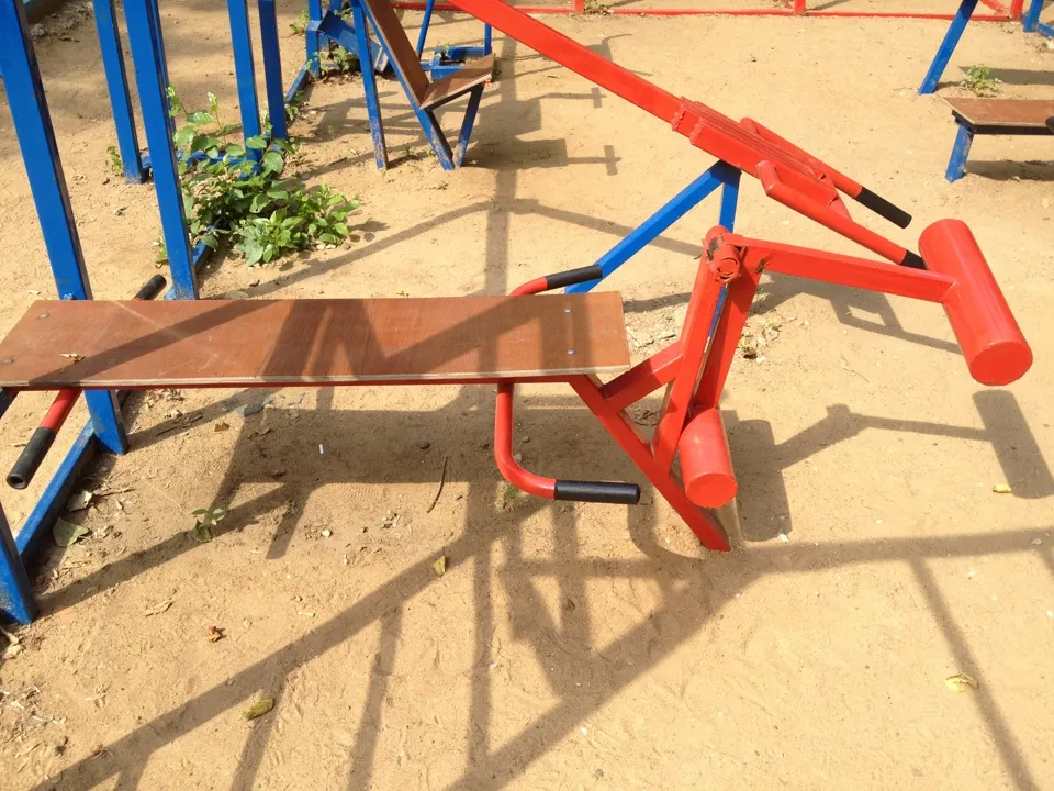 Hiperextensie unghiulară la Calisthenics Park at Скаковая улица, Москва – fotografia 7 din 10