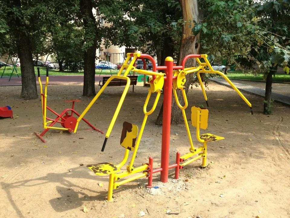 Spalier la Calisthenics Park at Скаковая улица, Москва – fotografia 4 din 10