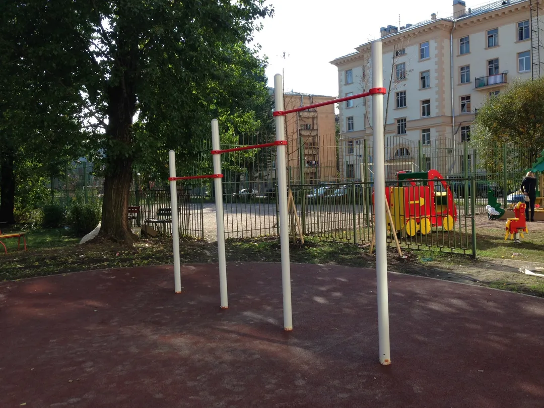 Spalliera presso Calisthenics Park at Балтийская улица, Санкт-Петербург – foto 3 di 5