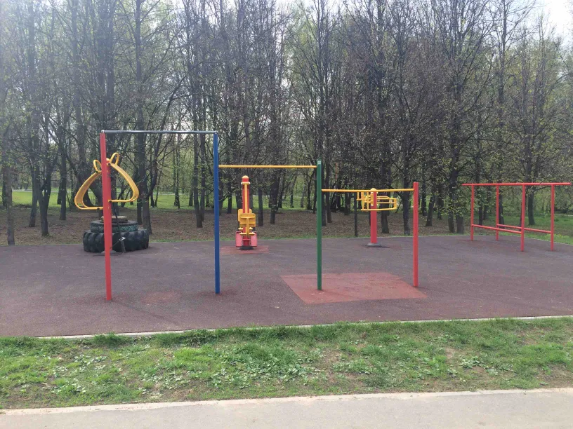 Barre de traction à Calisthenics Park at Шипиловский проезд, Москва – photo 1 sur 3