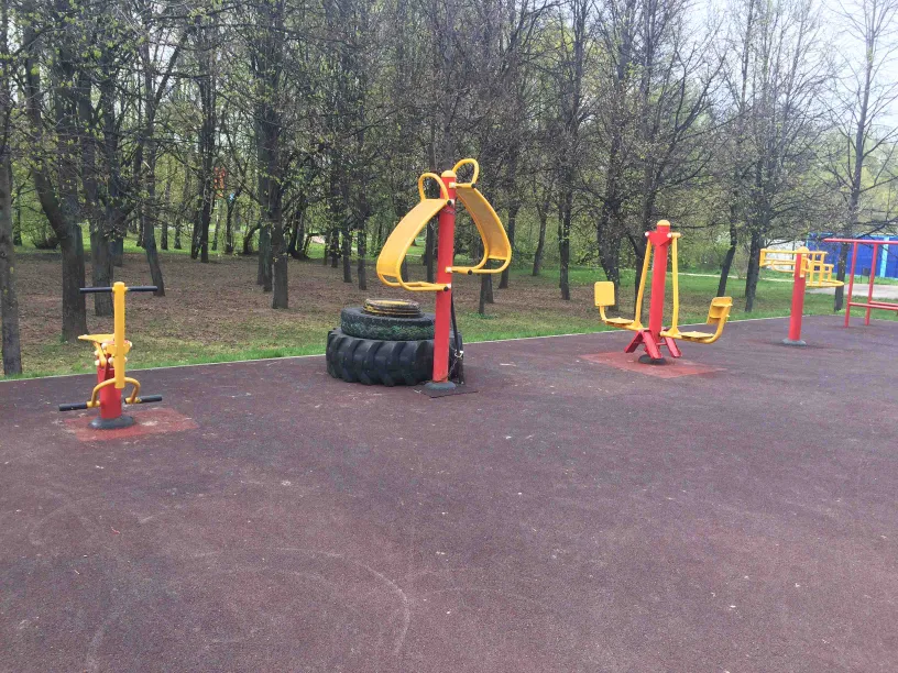 Barre de traction à Calisthenics Park at Шипиловский проезд, Москва – photo 3 sur 3