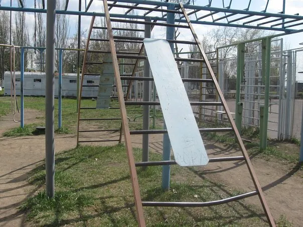 Pull Up Bar at Calisthenics Park at Ледовый дворец, Омск – photo 1 of 9