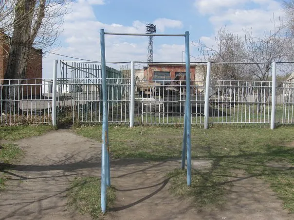 Abs Bench at Calisthenics Park at Ледовый дворец, Омск – photo 5 of 9