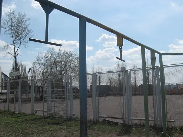 Parallel Gym Bars at Calisthenics Park at Ледовый дворец, Омск – photo 2 of 9