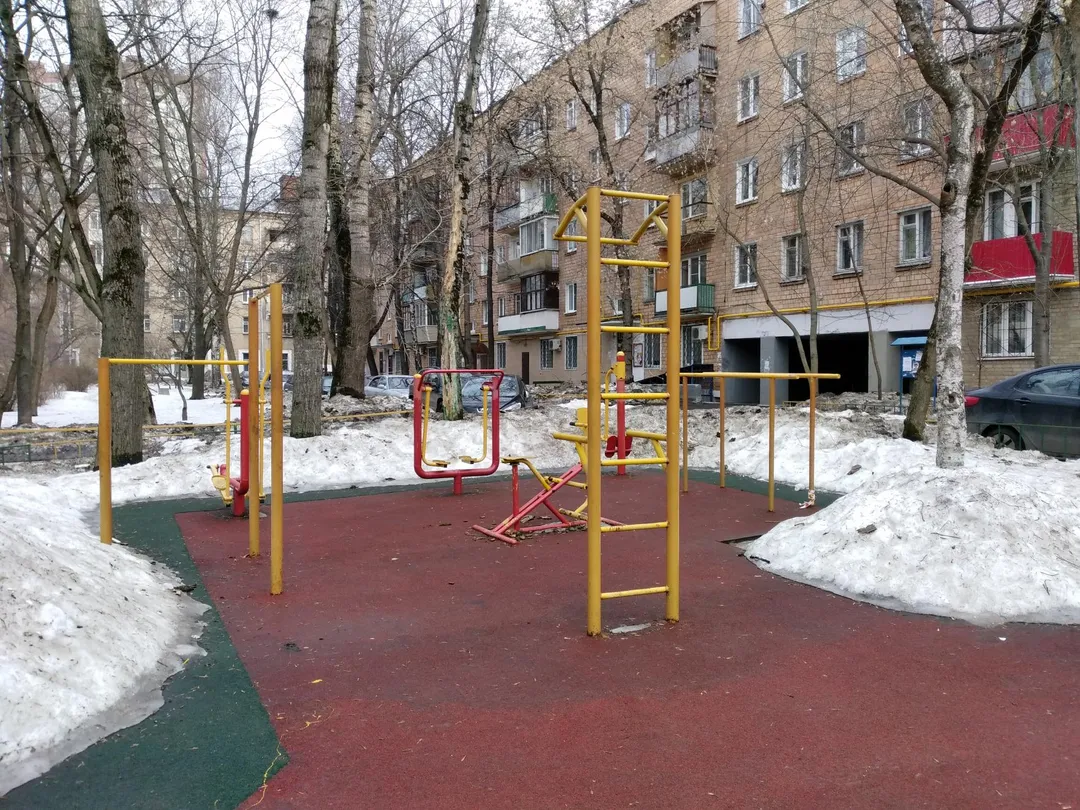 Espalier à Calisthenics Park at улица Амундсена, Москва – photo 3 sur 7