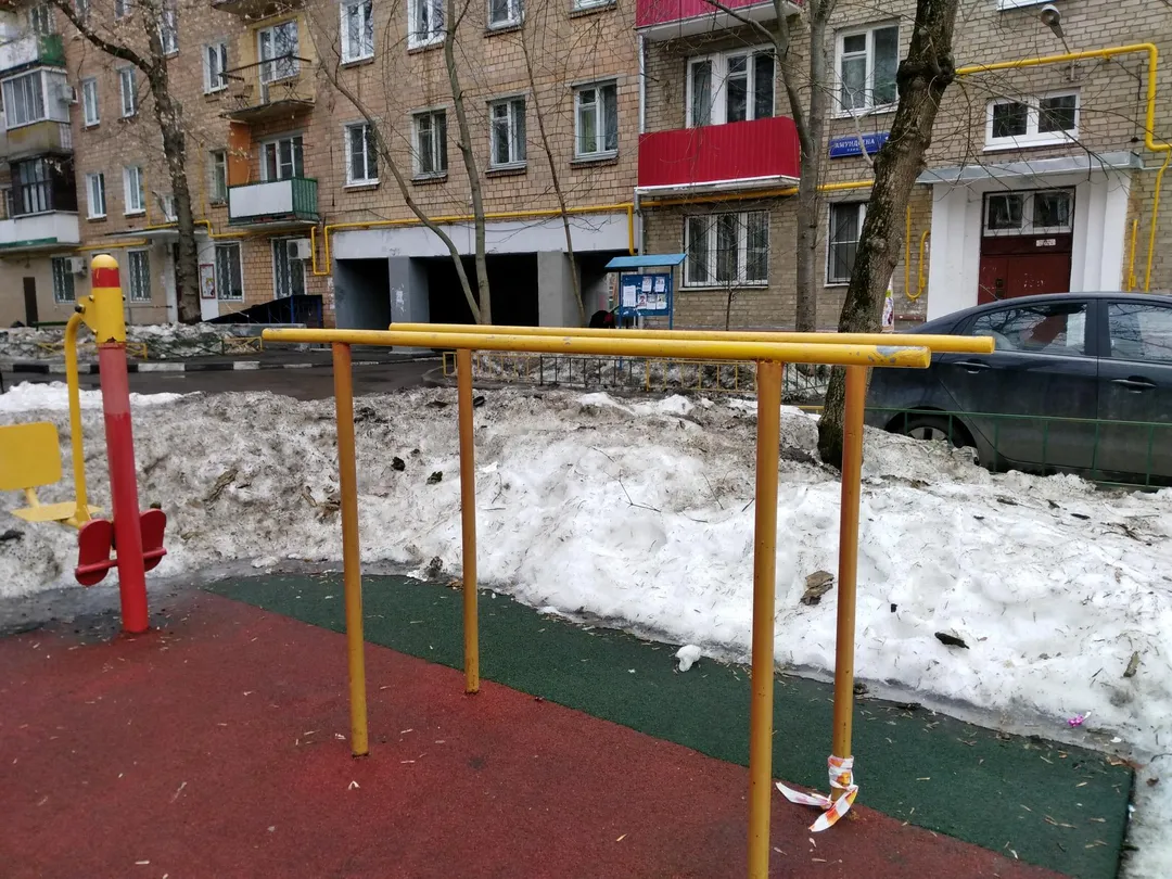 Barres parallèles à Calisthenics Park at улица Амундсена, Москва – photo 6 sur 7