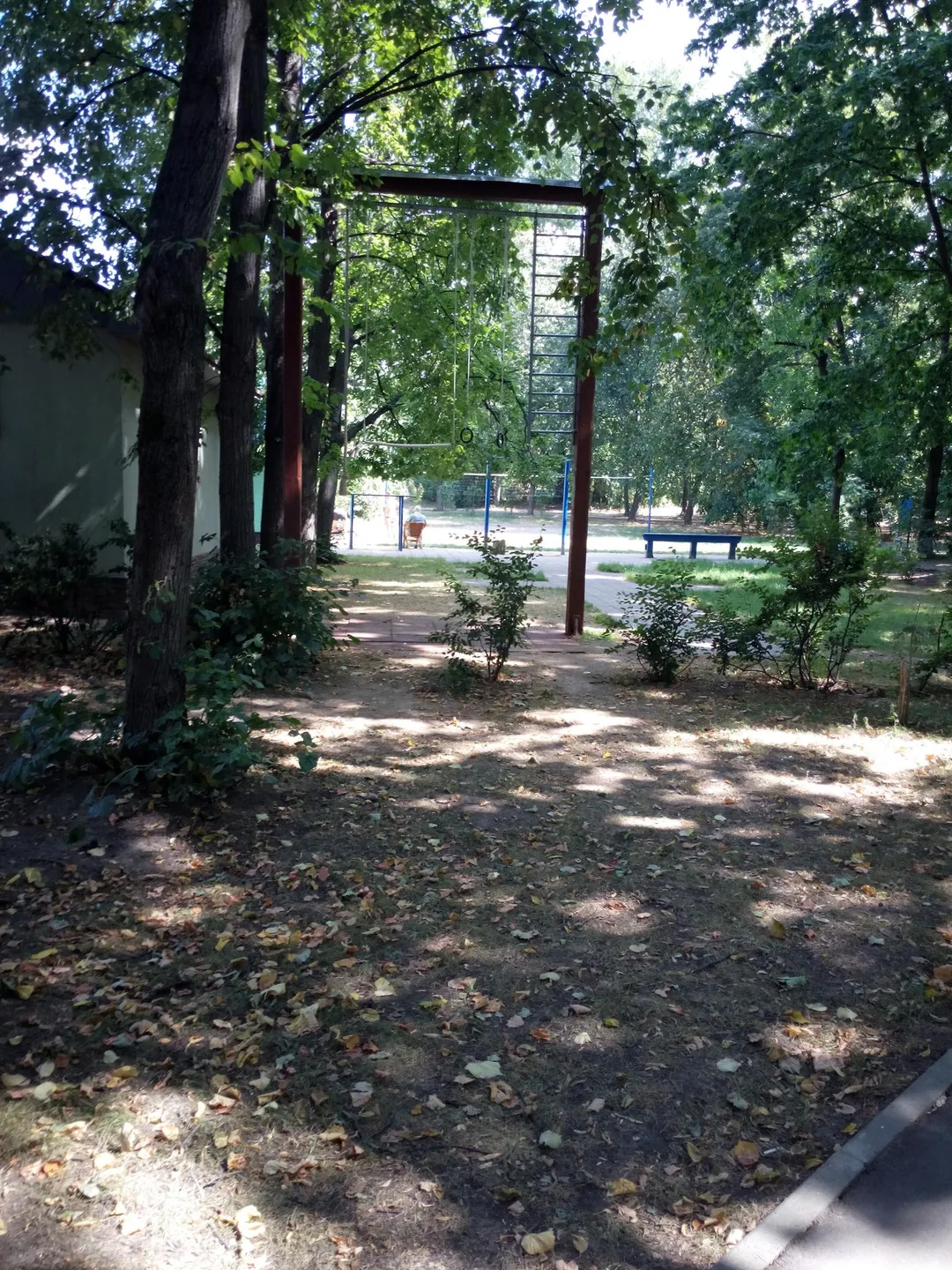 Bare paralele la Calisthenics Park at Малая Набережная улица, Москва – fotografia 4 din 4