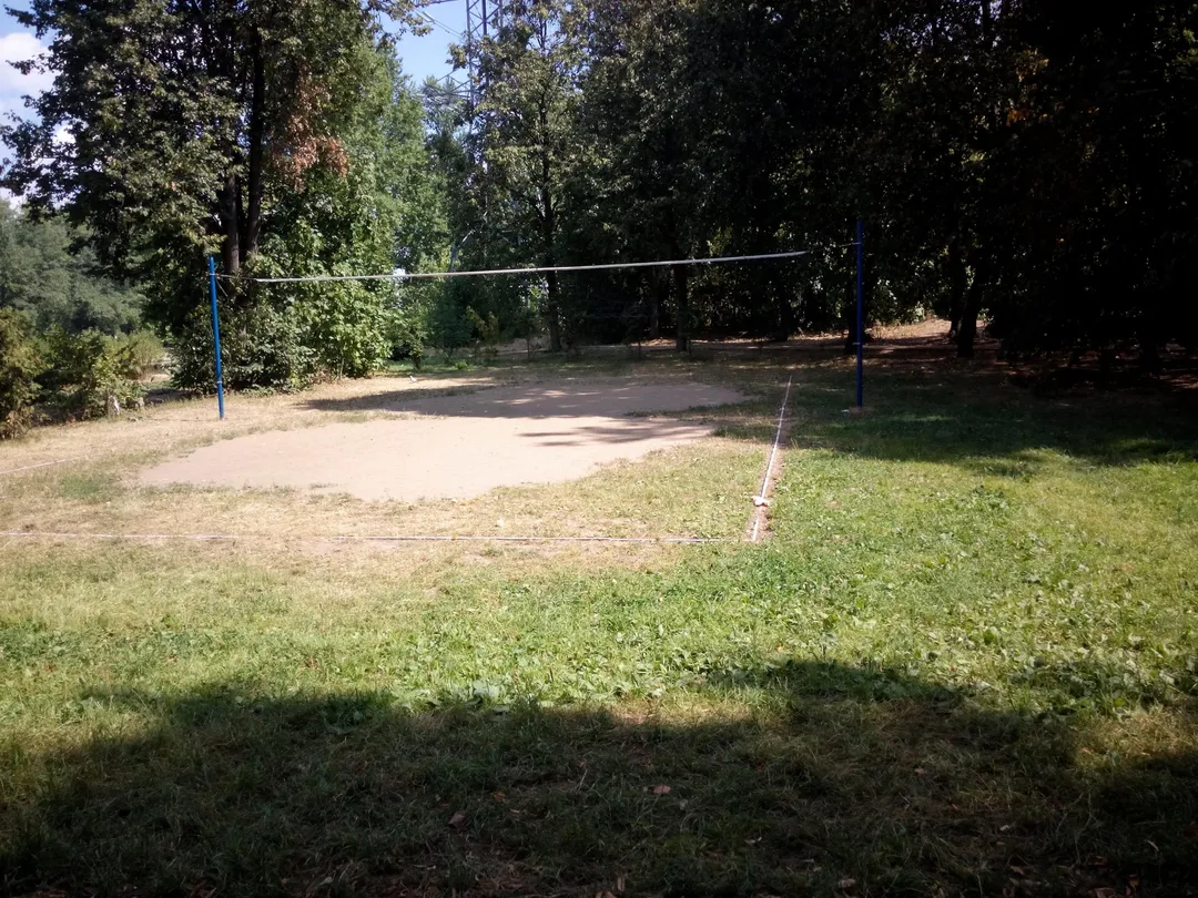Bară de tracțiuni la Calisthenics Park at Малая Набережная улица, Москва – fotografia 3 din 4
