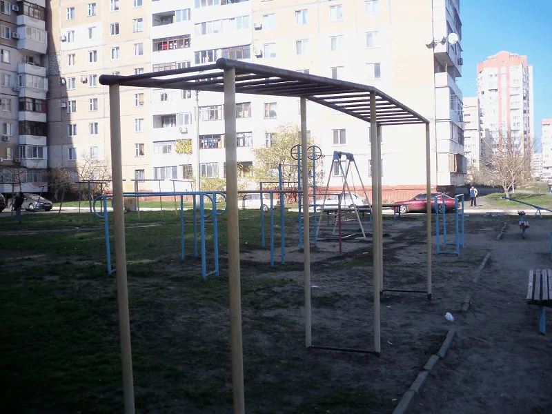 Barre de traction à Calisthenics Park at Автозаводська вулиця, Запоріжжя – photo 1 sur 5