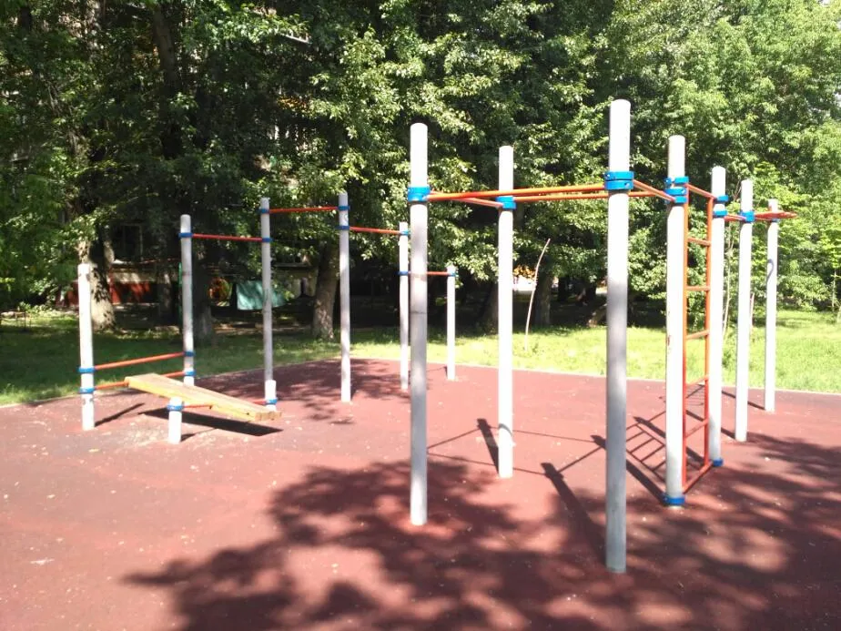 Bară de tracțiuni la Calisthenics Park at Басовская улица, Москва – fotografia 1 din 2