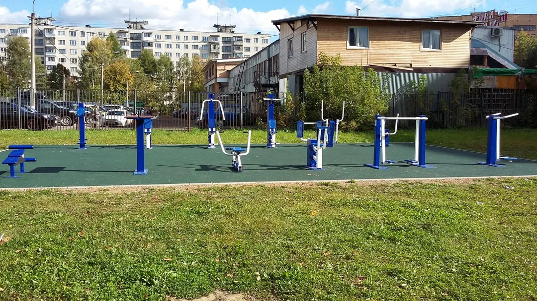 Abs Bench at Calisthenics Park at улица Карбышева, Красногорск #wp2208 – photo 3 of 3
