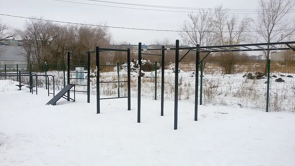 Брусья на площадке Calisthenics Park at улица Братьев Кашириных, Челябинск – фото 2 из 4