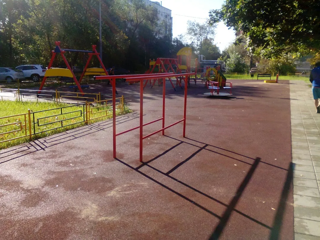 Barre de traction à Calisthenics Park at Новоухтомская улица, Москва – photo 3 sur 4