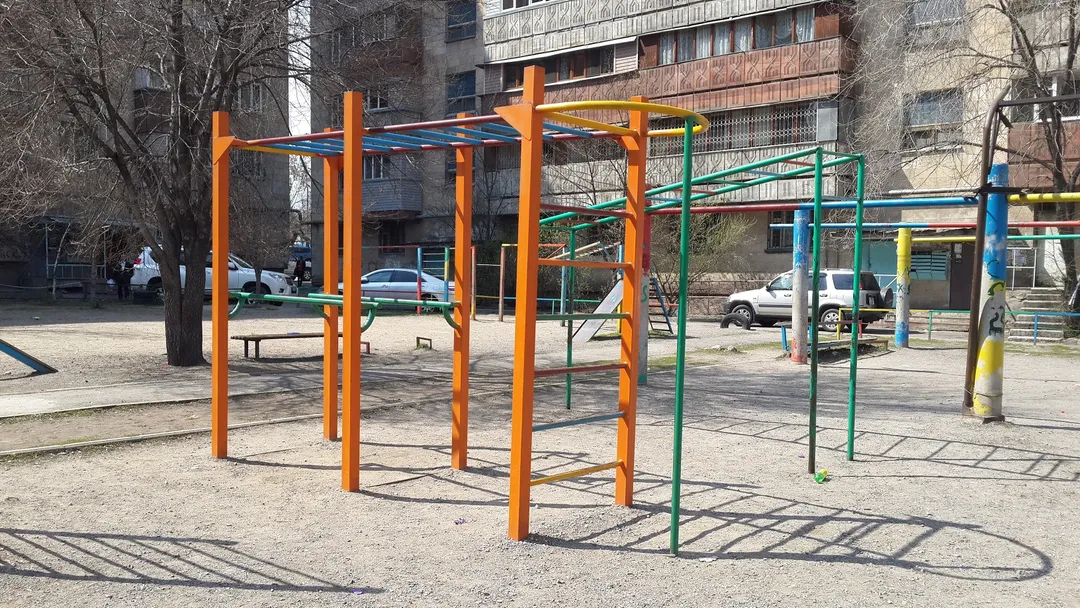 Klimmzugstange bei Calisthenics Park at Розыбакиев көшесі, Алматы – Foto 1 von 2