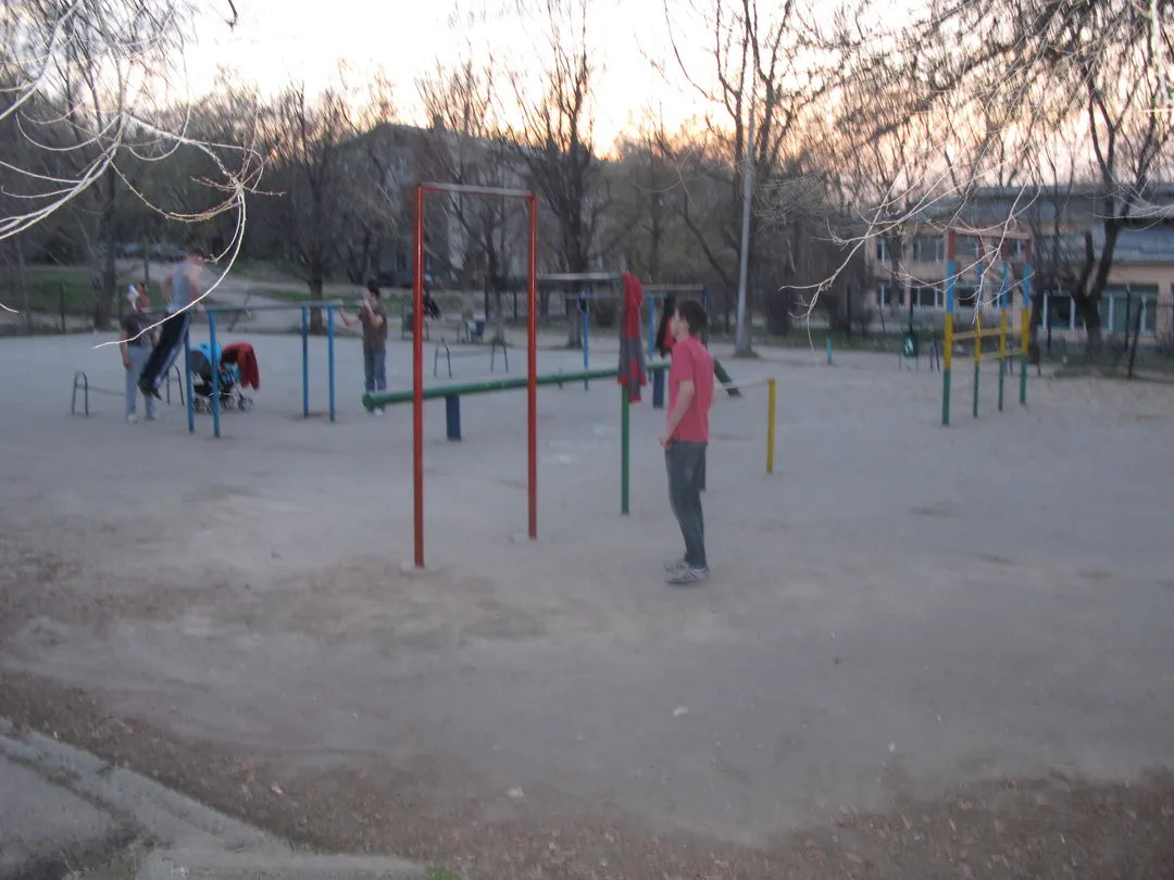 Pull Up Bar at Calisthenics Park at Қуанышбаев көшесі, Алматы – photo 1 of 12