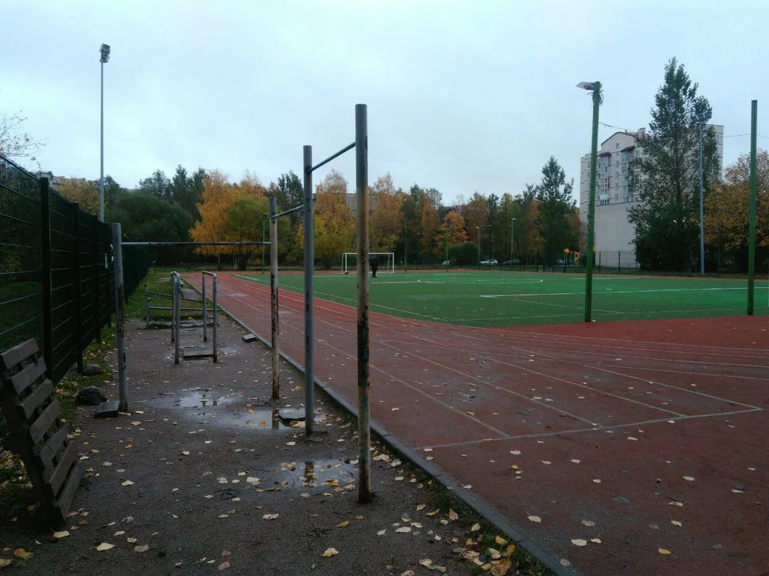 Sbarra per trazioni presso Calisthenics Park at улица Ленсовета, Санкт-Петербург #wp2222 – foto 4 di 5