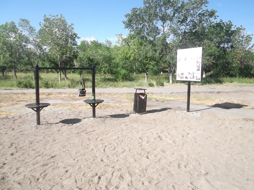 Spalliera presso Calisthenics Park at улица Калмыкова, Карталы – foto 5 di 8