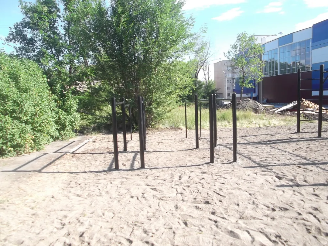 Monkey bar presso Calisthenics Park at улица Калмыкова, Карталы – foto 8 di 8