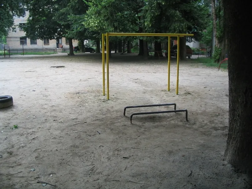Barre de traction à Calisthenics Park at проспект Перемоги, Чернігів – photo 5 sur 8