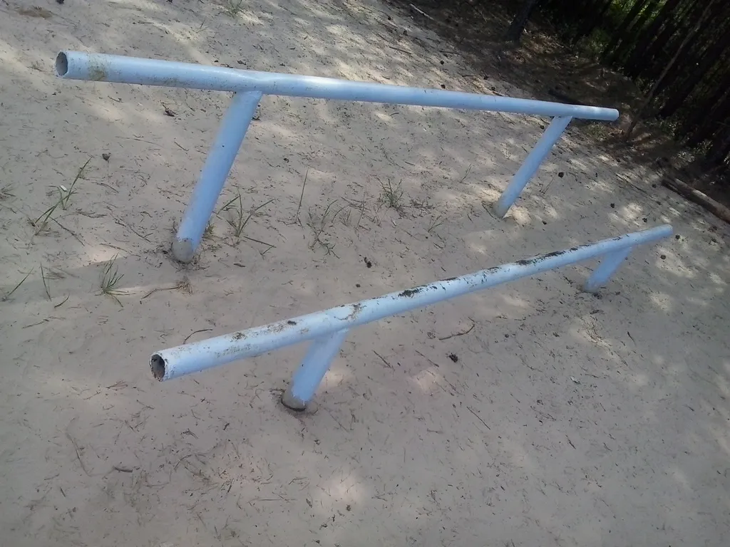 Parallele presso Calisthenics Park at Парковая улица, Урай – foto 2 di 8