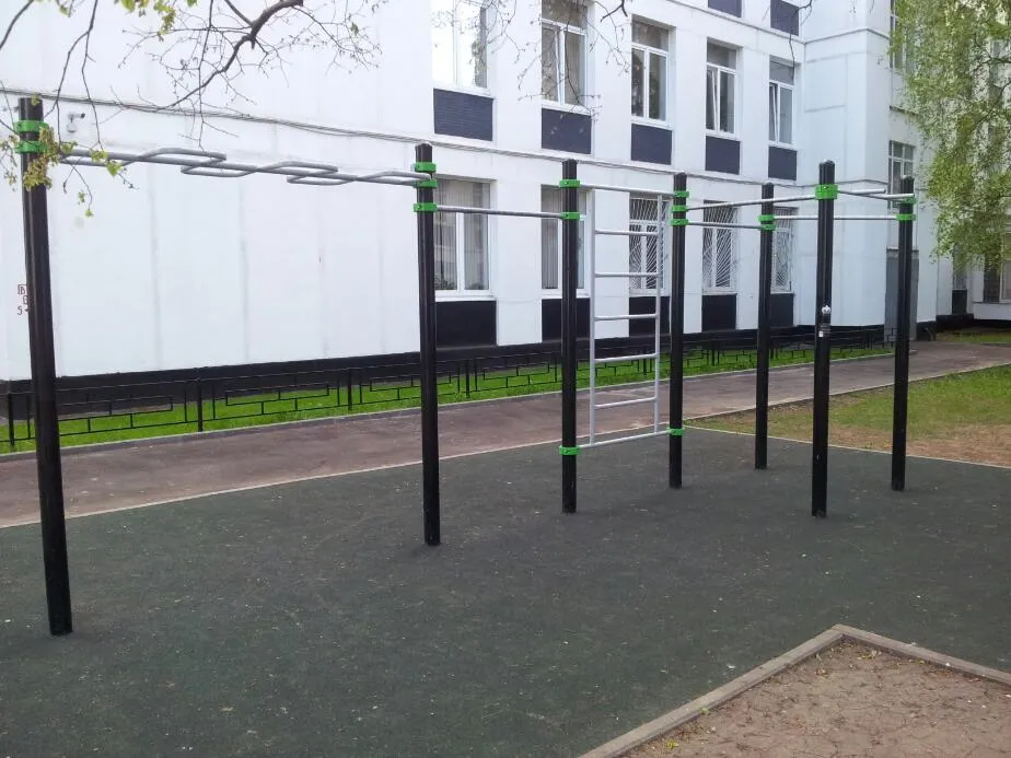 Barra de Dominadas en Calisthenics Park at Солнцевский проспект, Москва #wp2238 – foto 1 de 4