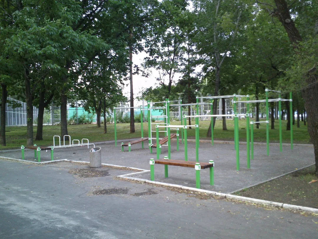 Parallele presso Outdoor Gym in Казачка, Хабаровск – foto 2 di 8
