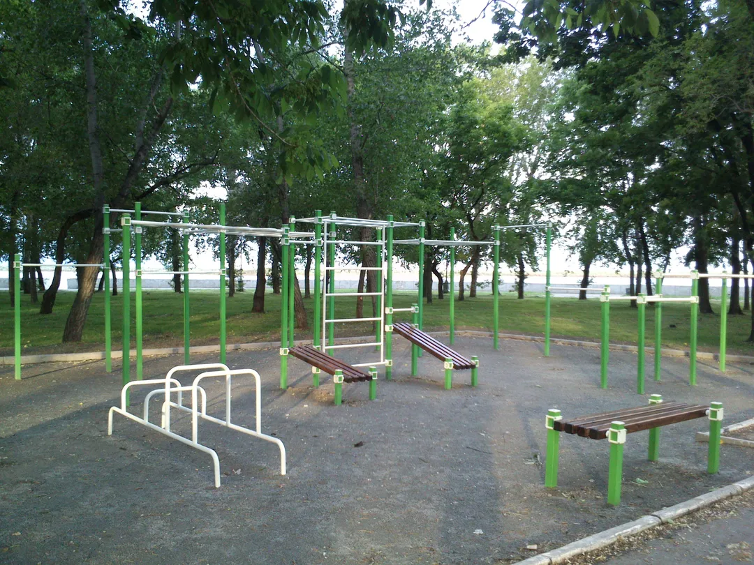 Sbarra per trazioni presso Outdoor Gym in Казачка, Хабаровск – foto 1 di 8