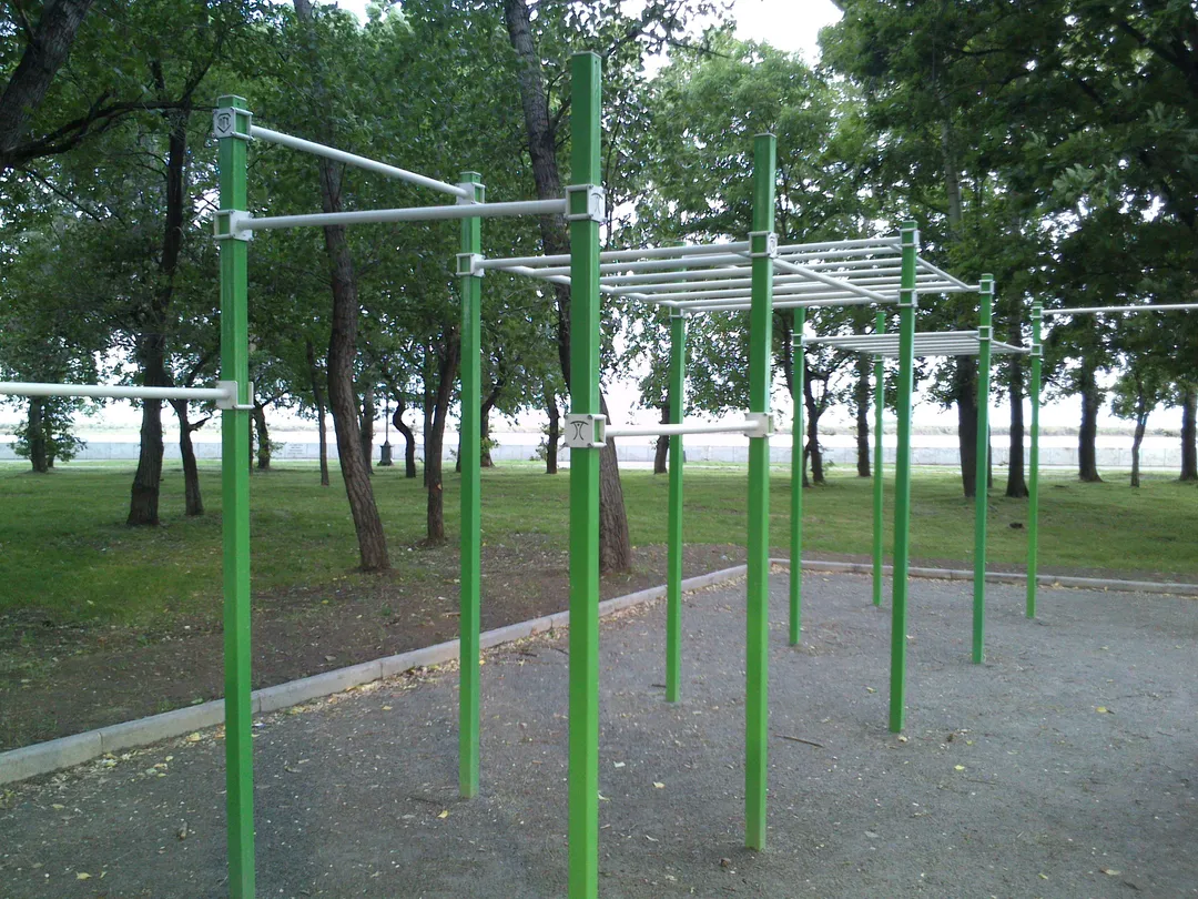 Parallele presso Outdoor Gym in Казачка, Хабаровск – foto 7 di 8