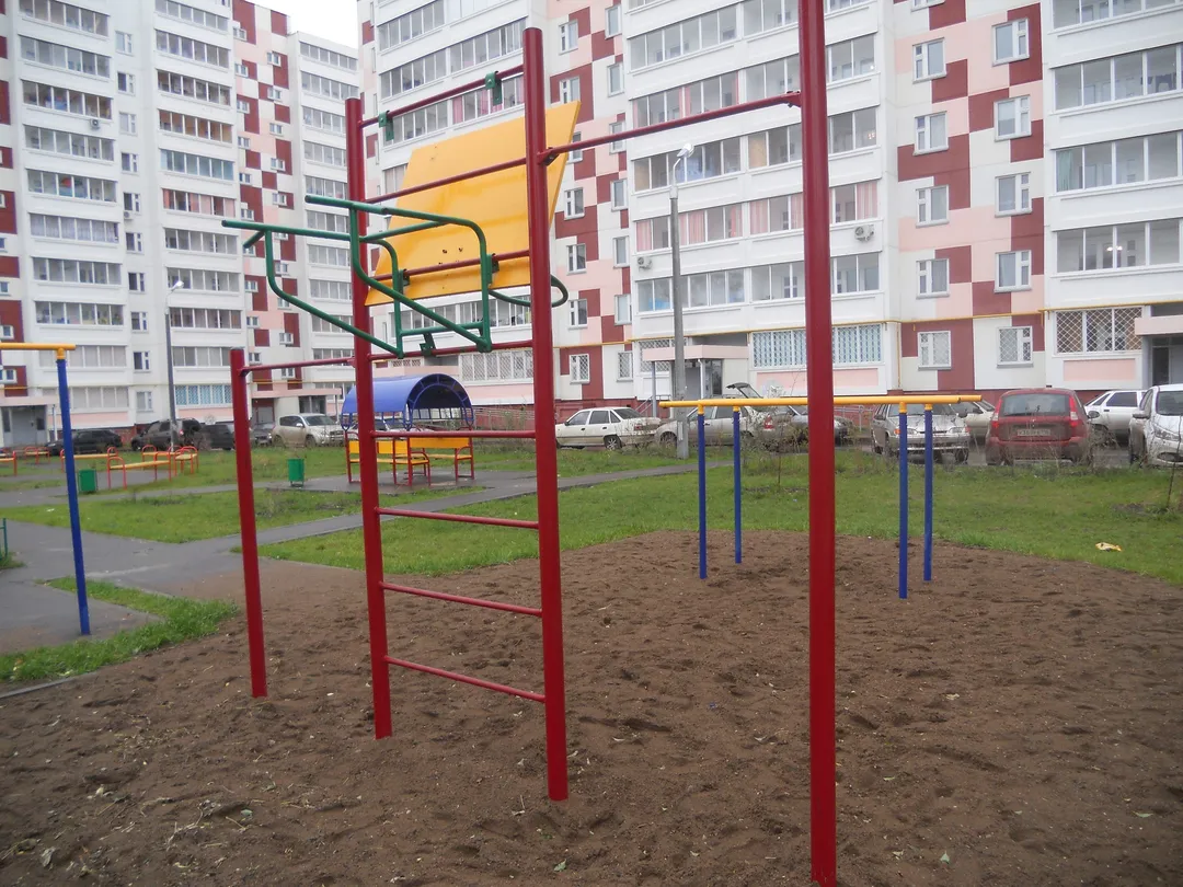 Parallele presso Outdoor Gym in ЗЯБ, Набережные Челны #wp2244 – foto 2 di 7