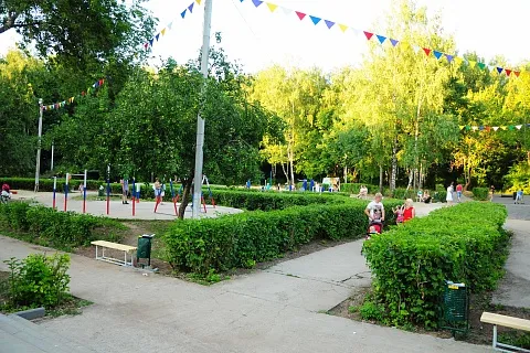 Parallele presso Calisthenics Park at Экстрим Парк, Арзамас – foto 2 di 2