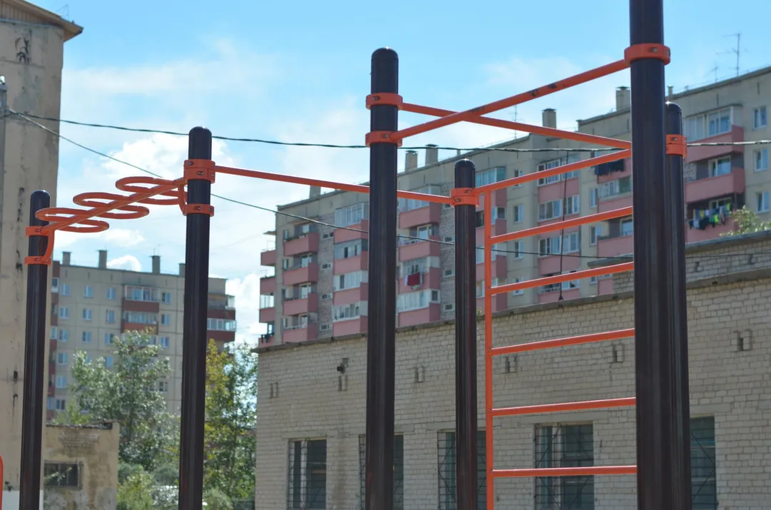 Parallele presso Outdoor Gym in Центральный район, Чита #wp2248 – foto 2 di 6