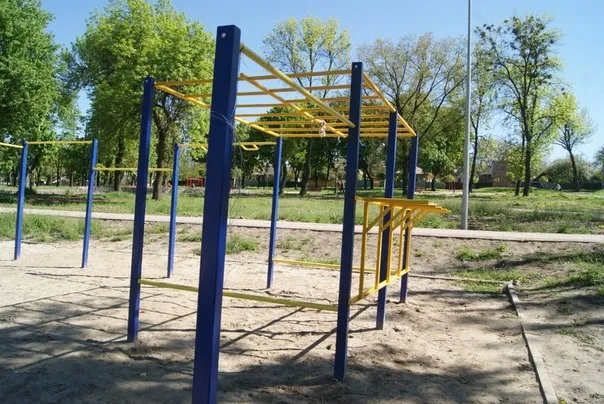 Barras Paralelas en Calisthenics Park at Ново-Баварський проспект, Харків – foto 6 de 7