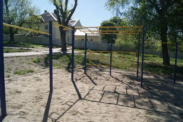 Barra de Dominadas en Calisthenics Park at Ново-Баварський проспект, Харків – foto 5 de 7