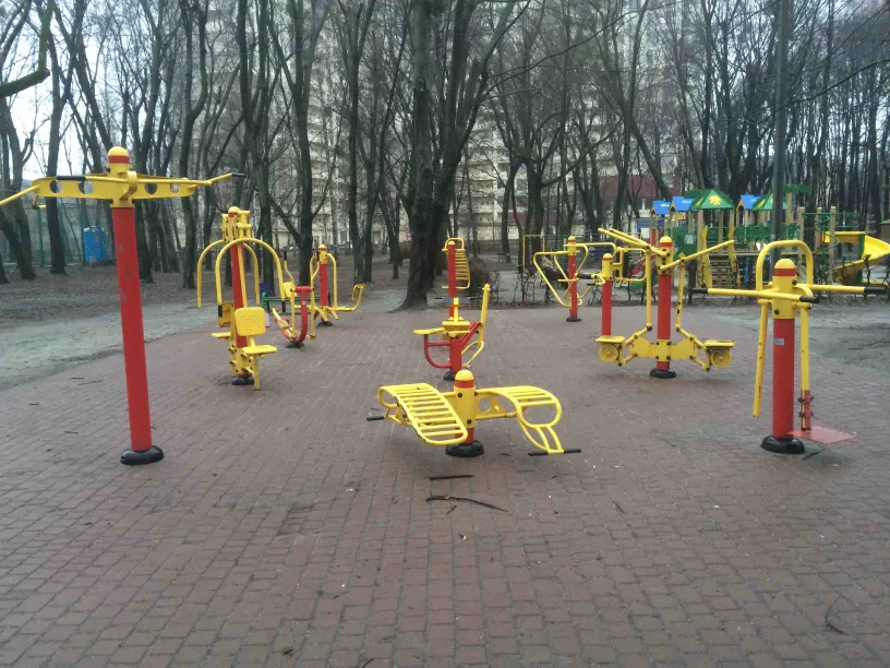 Pull Up Bar at Calisthenics Park at Парково-Сирецька вулиця, Київ – photo 1 of 2