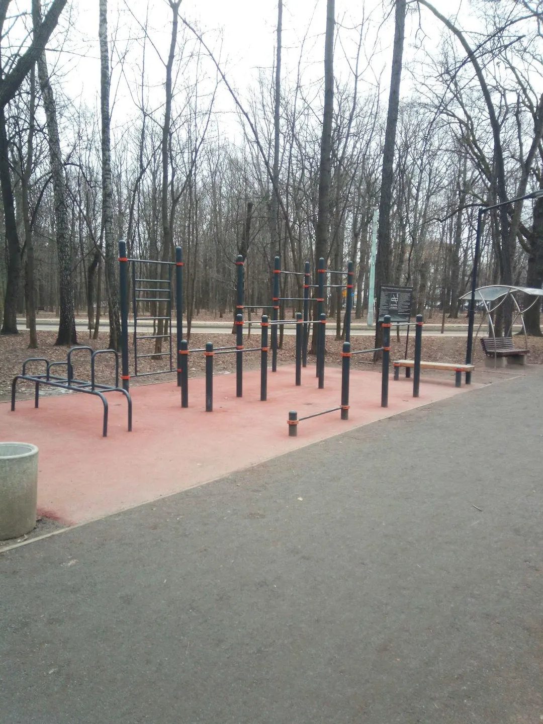 Barres parallèles à Calisthenics Park at Тропа здоровья, Москва – photo 3 sur 3
