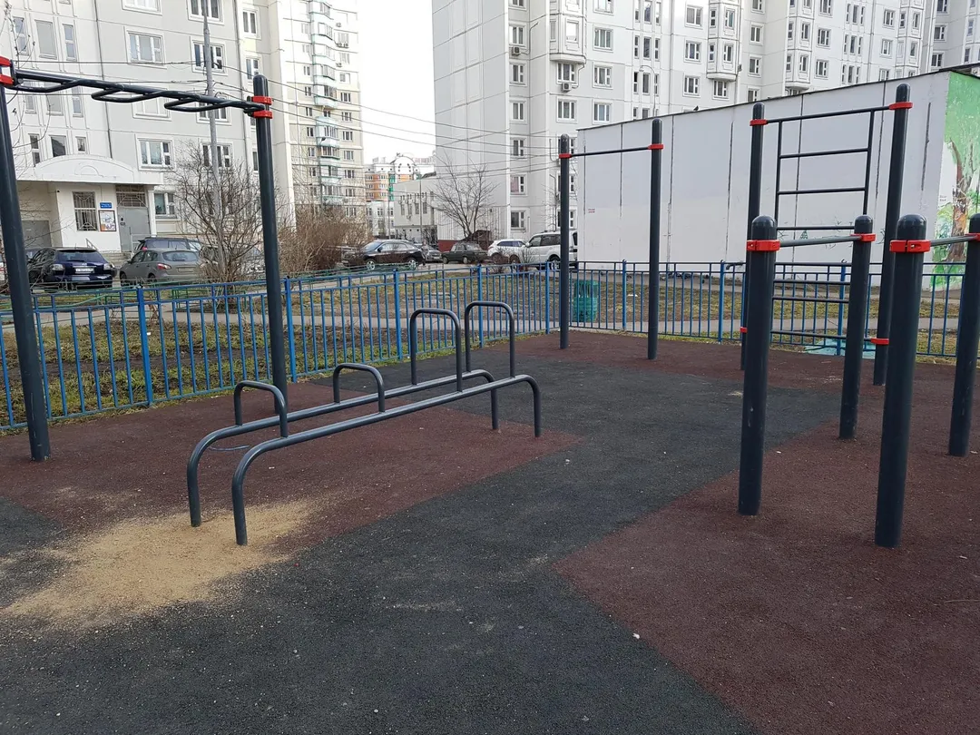 Barras Paralelas en Calisthenics Park at Скобелевская улица, Москва – foto 2 de 4