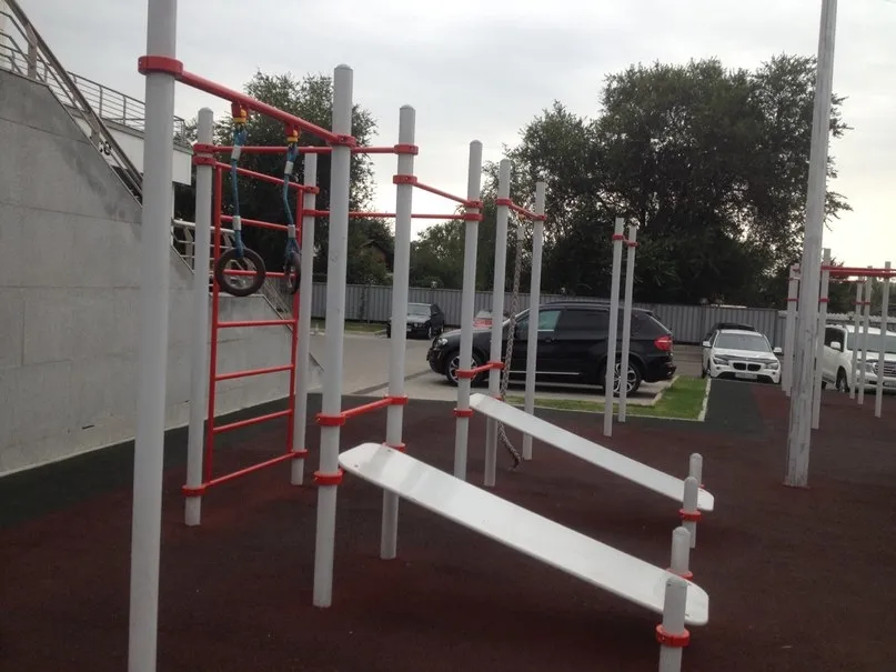 Hangelstange bei Calisthenics Park at Әл-Фараби даңғылы, Алматы – Foto 3 von 4