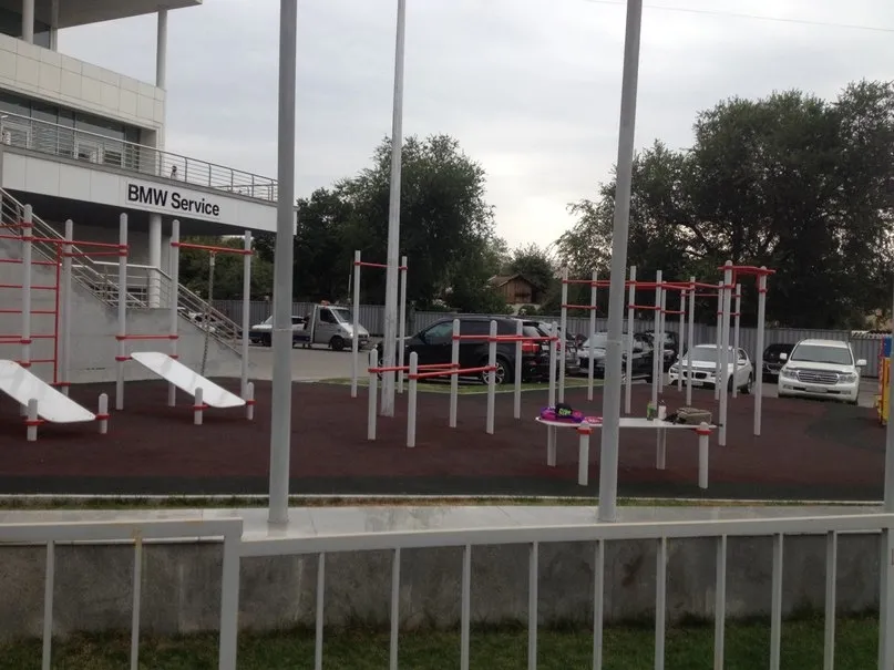 Klimmzugstange bei Calisthenics Park at Әл-Фараби даңғылы, Алматы – Foto 1 von 4