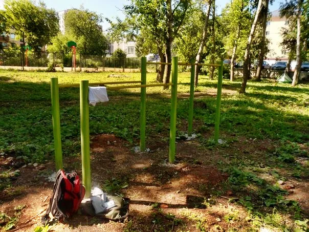 Parallele presso Calisthenics Park at набережная Грина, Киров – foto 2 di 3