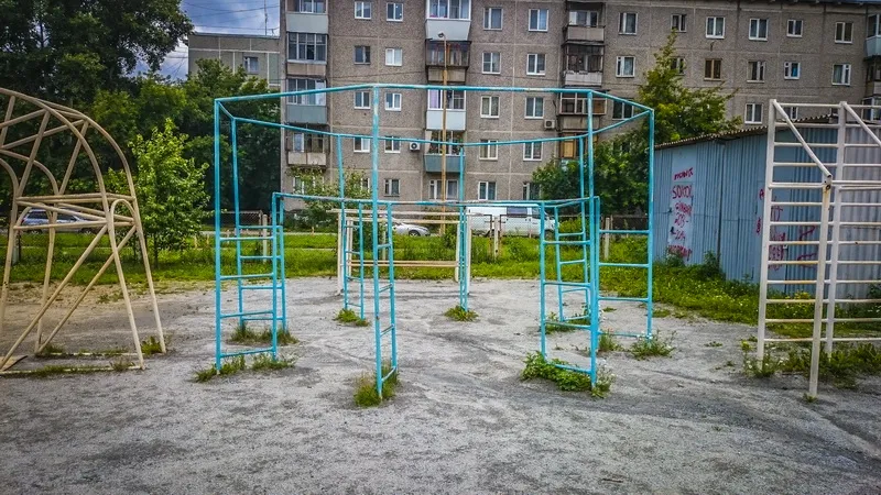 Klimmzugstange bei Calisthenics Park at улица Анри Барбюса, Екатеринбург – Foto 9 von 10