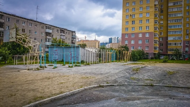 Klimmzugstange bei Calisthenics Park at улица Анри Барбюса, Екатеринбург – Foto 1 von 10