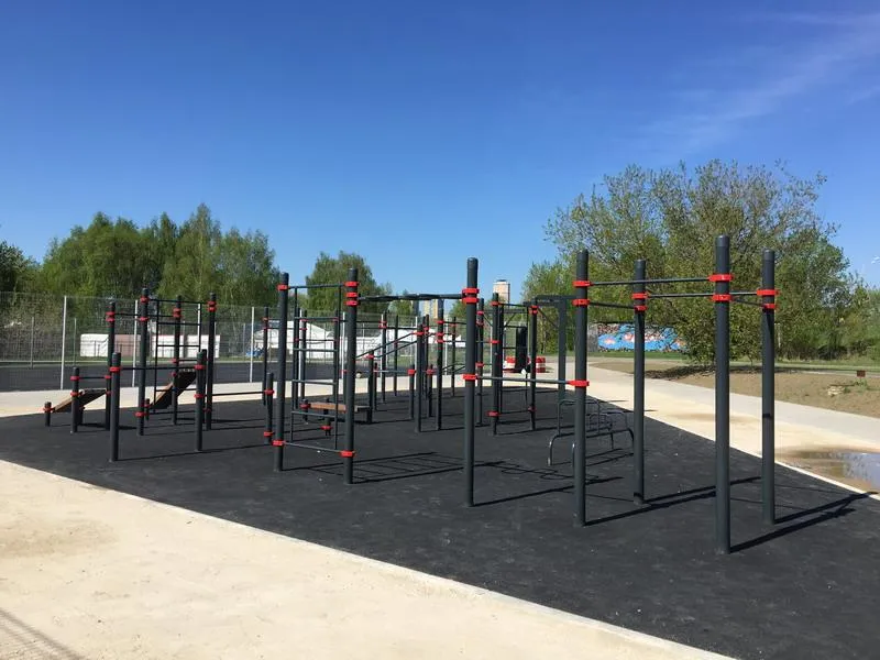 Bancă pentru abdomen la Calisthenics Park at Строгинское шоссе, Москва #wp2270 – fotografia 5 din 5
