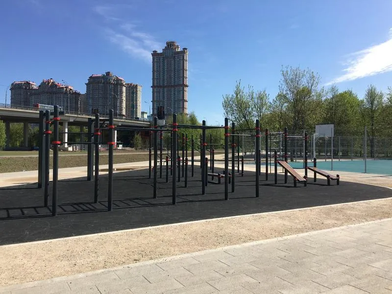 Bare paralele joase la Calisthenics Park at Строгинское шоссе, Москва #wp2270 – fotografia 3 din 5