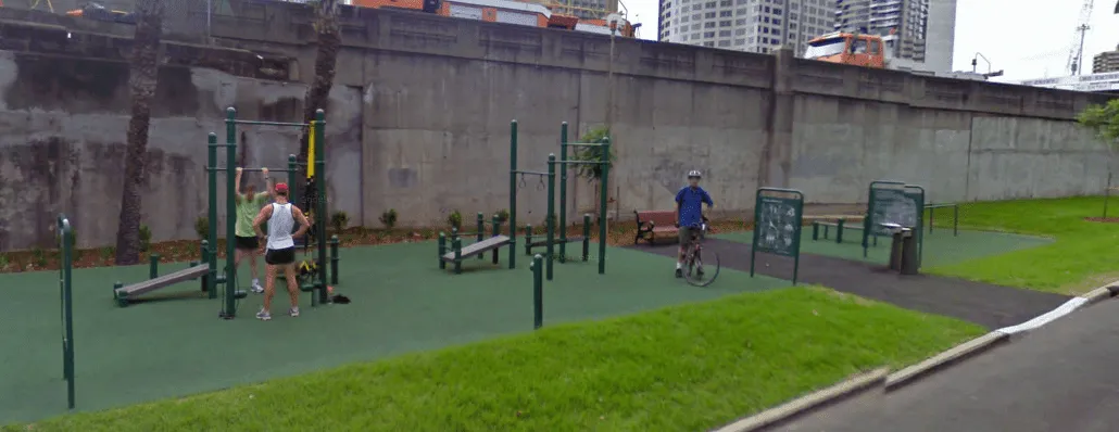 Pull Up Bar at Calisthenics Park at Upper Fort Street, Sydney – photo 1 of 1