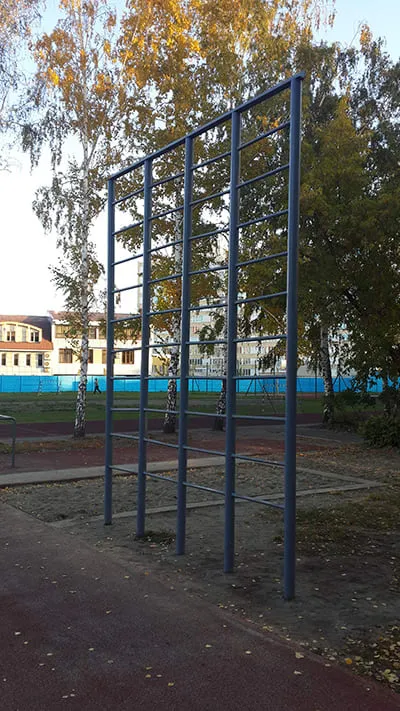 Barres parallèles à Calisthenics Park at Красноармейский проспект, Барнаул – photo 2 sur 3