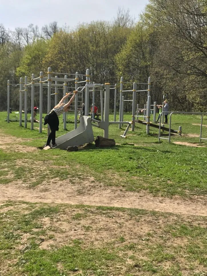 Bare paralele la Calisthenics Park at Новоясеневский тупик, Москва – fotografia 2 din 2