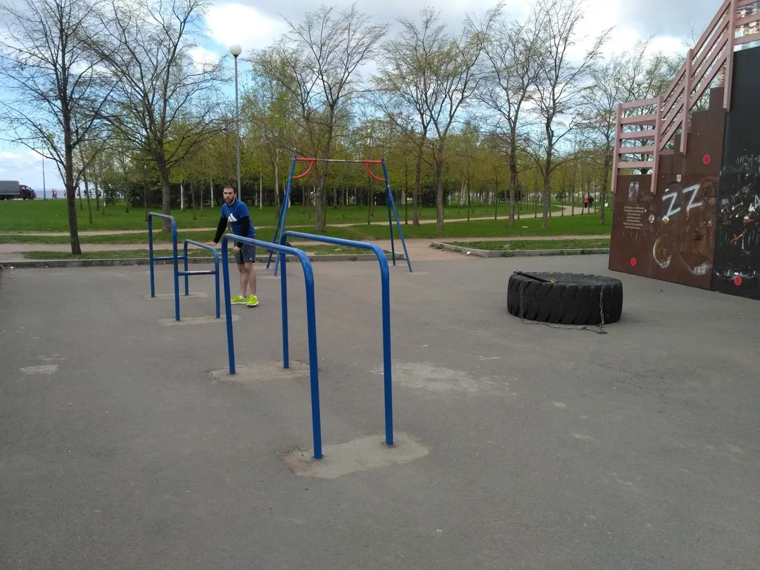 Bară de tracțiuni la Calisthenics Park at Приморский проспект, Санкт-Петербург #wp2275 – fotografia 1 din 1
