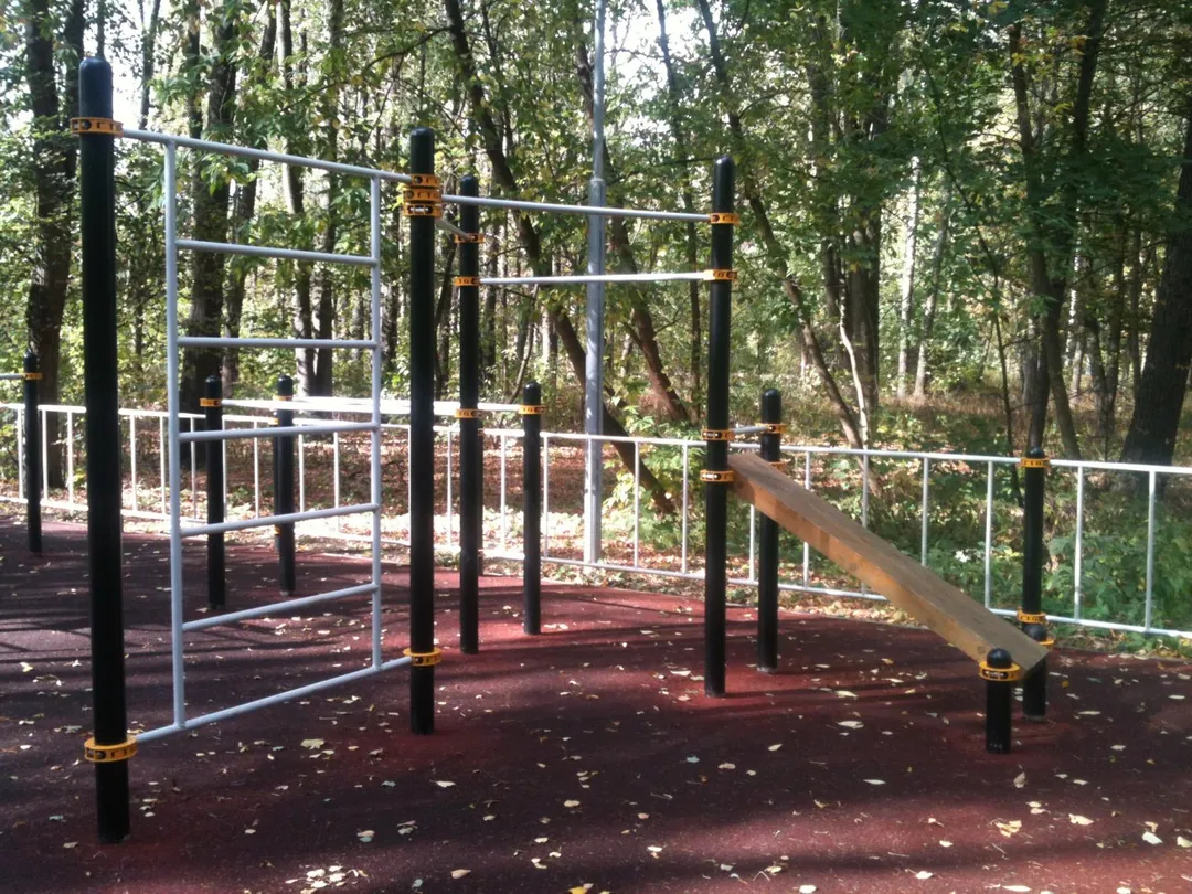 Упори для віджимань на майданчику Calisthenics Park at Большая Филёвская улица, Москва #wp2282 – фото 2 з 6