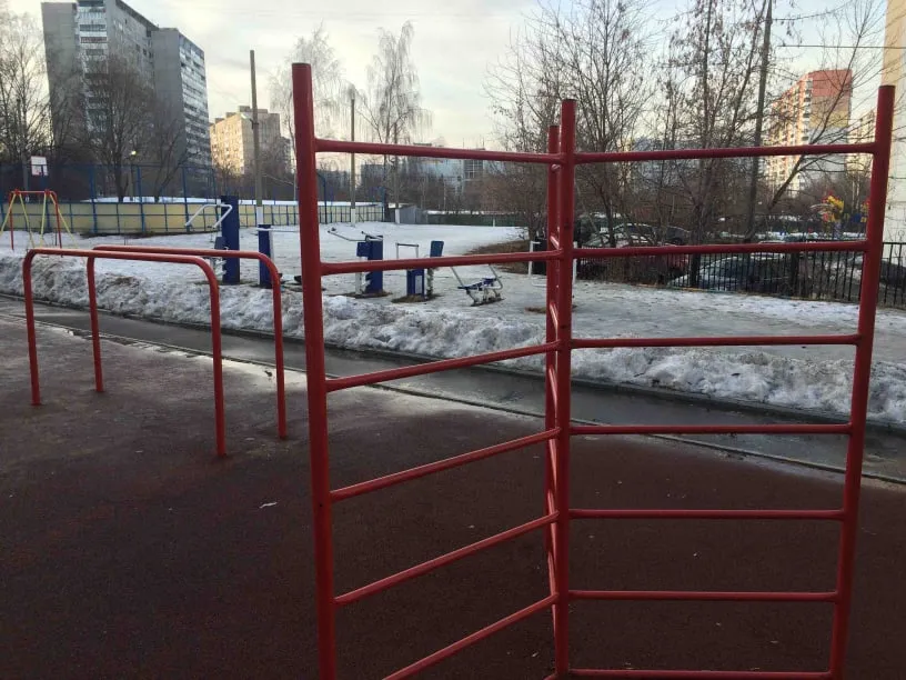 Barres parallèles à Calisthenics Park at Шипиловская улица, Москва #wp2287 – photo 2 sur 3